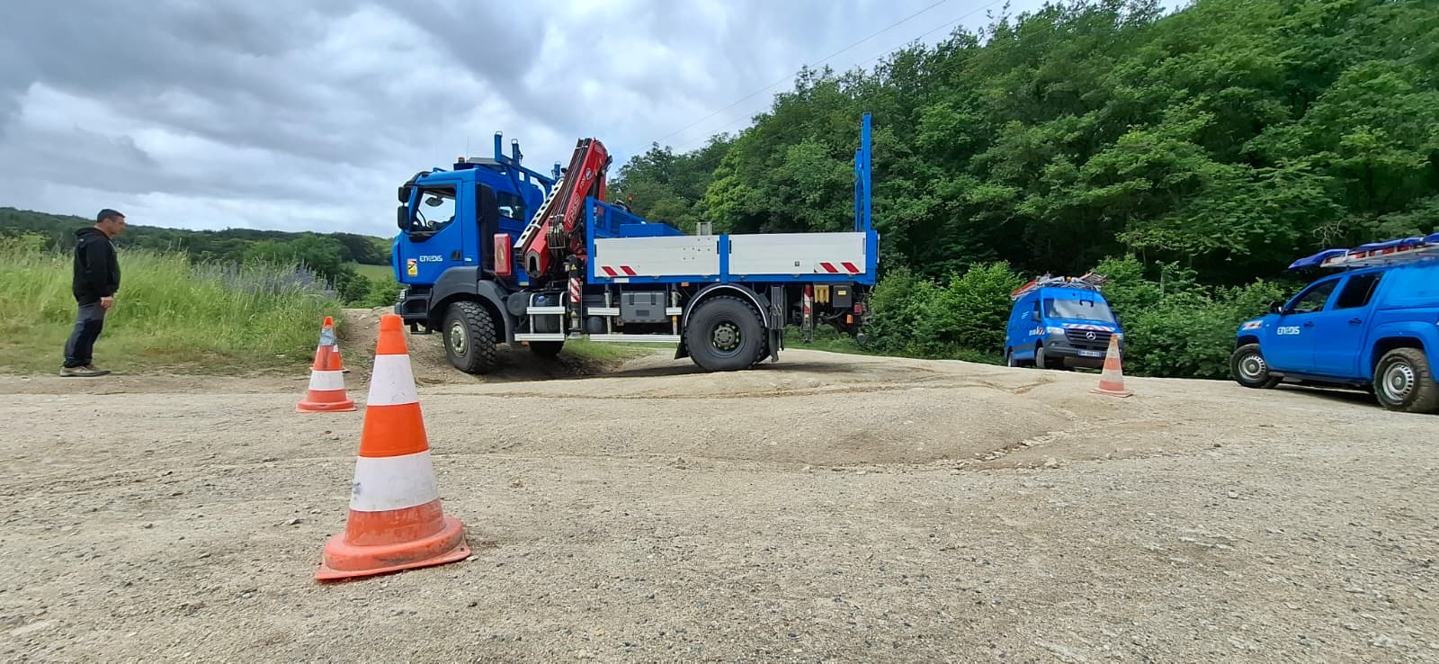 Plusieurs véhicules sur le site d'entrainement des Combes Grondées
